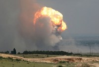 Kebakaran gudang amunisi Rusia di Semenanjung Crimea yang diduduki ini memaksa lebih dari 2.000 warga sipil dievakuasi dan mengharuskan pihak berwenang menutup sejumlah jalan raya terdekat, Selasa (18/7/2023). (Foto: SkyNews)