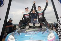 Pebalap Kalimantan Selatan Rihans Variza bersama co-driver Anthony Sarwono dari HRVRT BGM HBM BMB FORD saat selebrasi menjadi juara pertama pada Kejurnas Kejurnas 