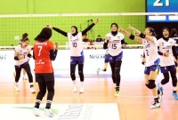 Timnas voli putri Indonesia merayakan poin saat menghadapi Thailand pada putaran kedua SEA V League 2023, (SEAVLEAGUE.COM)