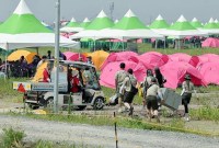 Ratusan peserta Jambore Pramuka Dunia di Korsel dirawat karena sakit akibat cuaca panas. (FOTO: EPA-EFE)