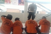 Satuan Reserse Narkoba Polres Tarakan, Kalimantan Utara berhasil menggagalkan peredaran 7.026,84 gram narkoba jenis sabu dengan empat tersangka yang pengiriman melalui jalur laut menggunakan Kapal Motor Bukit Siguntang. (ANTARA/Susylo Asmalyah)