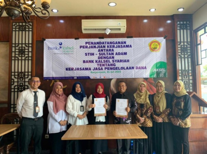 KERJASAMA - Bank Kalsel Syariah melakukan kerjasama dengan STIH Sultan Adam