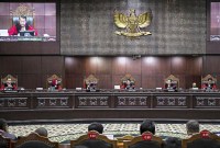 Mahkamah Konstitusi (MK) menolak permohonan uji materi terhadap pasal tentang pasa jabatan pimpinan KPK, Selasa (15/8/2023). (Foto: CNN Indonesia/Adi Maulana Ibrahi)