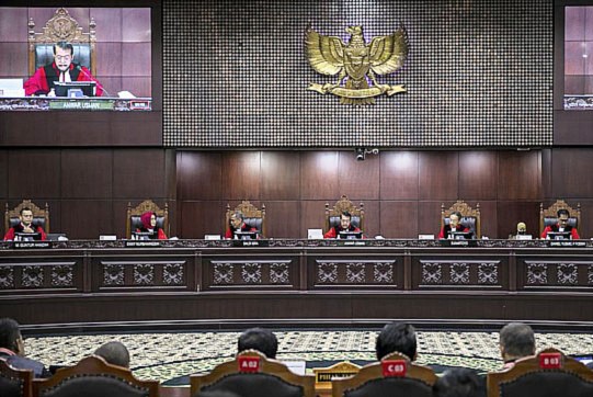 Mahkamah Konstitusi (MK) menolak permohonan uji materi terhadap pasal tentang pasa jabatan pimpinan KPK, Selasa (15/8/2023). (Foto: CNN Indonesia/Adi Maulana Ibrahi)