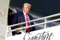 Mantan Presiden Donald Trump tiba di Georgia. (Alex Brandon/AP Photo)