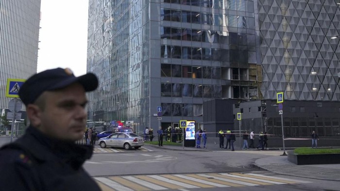Amerika Serikat menegaskan tak mendukung gempuran di dalam wilayah Rusia setelah Negeri Beruang Merah melaporkan drone diduga milik Ukraina menghantam Moskow. (Reuters/Maxim Shemetov)