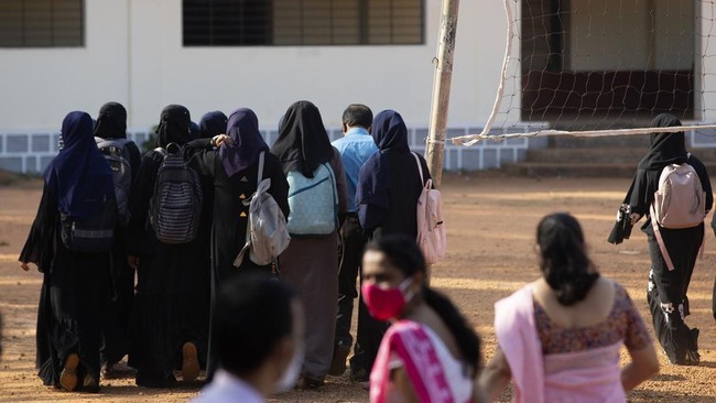 Ilustrasi. Siswi muslim di India. (AP Photo)