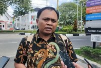 Jaksa dari KPK saat diwawancarai di halaman Pengadilan Negeri Palangka Raya, Kamis (10/8/2023). (Foto: ANTARA)