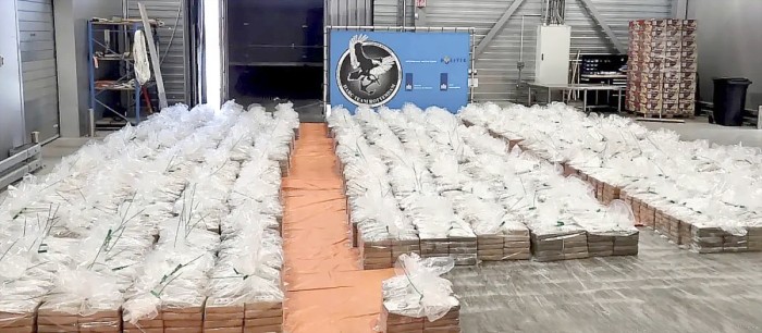 Bea Cukai Belanda telah menyita sekitar 8.000 kilogram (8 ton) kokain yang ditemukan dalam kontainer pisang. (Openbaar Ministerie, Netherlands Public Prosecution Service/AP/picture alliance)