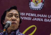 Komedian Komeng saat di kantor KPU Jabar. (Antara Foto/ Novrian Arbi).