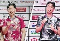 Seo Seung Jae meraih medali emas BWF World Championships 2023 di ganda putra bersama Kang Min-hyuk (kiri) dan ganda campuran bersama Chae Yu Jung (kanan). (AP Photo/Mads Claus Rasmussen)