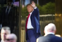 Mantan Presiden AS Donald Trump diminta menyerahkan diri paling lambat 25 Agustus 2023 pekan ini. (AP Photo/Bryan Woolston)