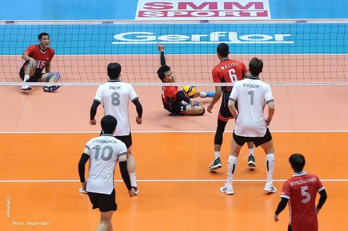 Timnas voli putra Indonesia kalah menyakitkan 2-3 menghadapi Korea Selatan pada babak 12 besar Kejuaraan Voli Asia 2023 di Shahidan Alhandoust Hall, Urmia, Iran, Rabu (23/8/2023). (PAYAM SANI/VOLLEYBALL.IR)