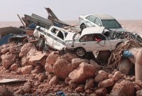 SEBUAH kendaraan rusak tertimbun puing-puing setelah banjir akibat Badai Daniel melanda Derna, Libia, Selasa (12/9/2023). (Getty Images)
