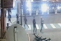 Dua kelompok pencak silat Indonesia terlibat tawuran di depan stasiun kereta Changhua, Taiwan, Sabtu (2/9/2023). (Changhua County Police Department)