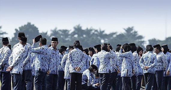 Bawaslu mengungkapkan potensi pelanggaran netralitas ASN di Pemilu 2024 paling tinggi di 10 provinsi. (CNN Indonesia)