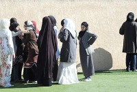 Sekolah-sekolah di Perancis memulangkan puluhan siswi Muslim karena menolak melepas abaya mereka pada hari pertama semester. (Getty Images)
