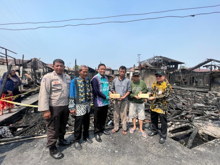 UPZ Bank Kalsel Salurkan Bantuan Warga GG Syukuri & Gang Suka Damai Akibat Kebakaran (1)