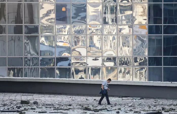 Ilustrasi -- Dampak serangan drone Ukraina di wilayah Moskow, Rusia, beberapa waktu lalu. (Foto: EPA/YURI KOCHETKOV)
