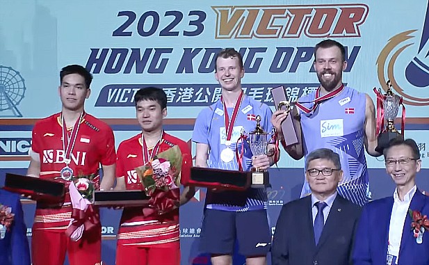 Leo Rolly Carnando/Daniel Marthin meraih hasil mengecewakan pada babak final turnamen Hong Kong Open 2023 kalah dari pasangan Denmark Kim Astrup/Anders Skaarup Rasmussen melalui rubber game dengan skor 10-21, 24-22, 19-21.(BWF.TV) 