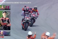 Rider Aprilia, Aleix Espargaro berhasil finis terdepan mengungguli rekan setimnya, Maverick Vinales di MotoGP Catalunya 2023, Minggu (3/9/2023). (capture: MotoGP.Live)