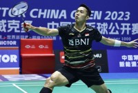 Jonatan Christie melenggang ke 16 besar China Open 2023 setelah mengalahkan wakil tuan rumah Weng Hong dengan skor 22-20, 19-21, dan 21-10. (Foto: Twitter/@INABadminton)