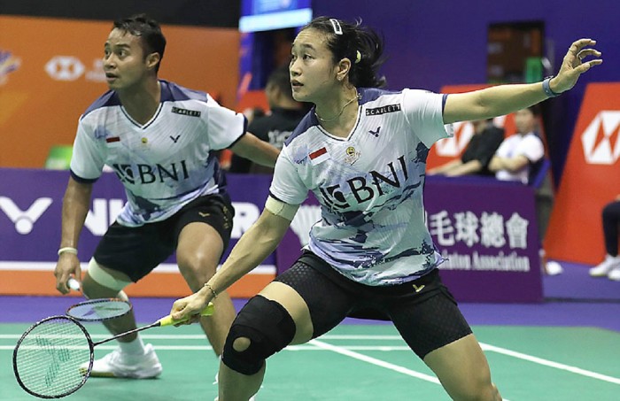 REHAN Naufal Kusharjanto/Lisa Ayu Kusumawati takluk atas pasangan tuan rumah Tang Chun Man/Tse Ying Suet dengan skor 22-20, 14-21, dan 10-21. (PBSI)