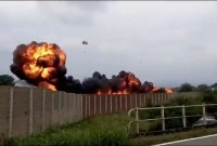 Sebuah jet Italia dari skuadron aerobatik Angkatan Udara meledak menjadi bola api setelah lepas landas di Turin, Italia, pada 16 September 2023, pilot pesawat tersebut dilaporkan selamat usai melontarkan diri dan memakai parasut. (Matteosalvinimi/X)
