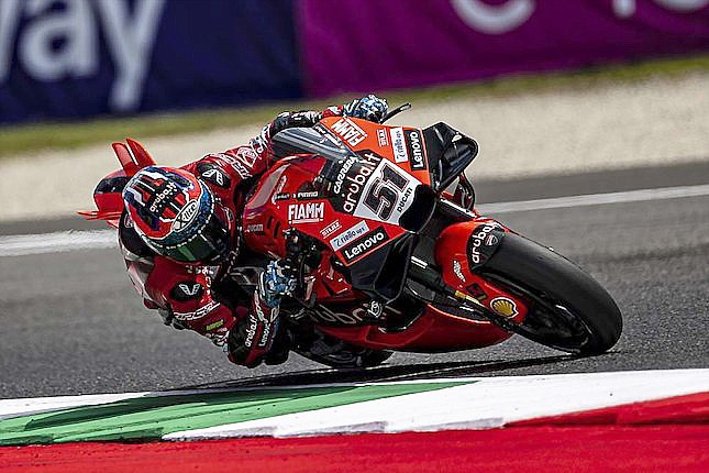 Pembalap Aruba.it Racing Ducati MotoGP, Michele Pirro berhasil yang tercepat pada FP1 MotoGP San Marino. (Ducati Corse)