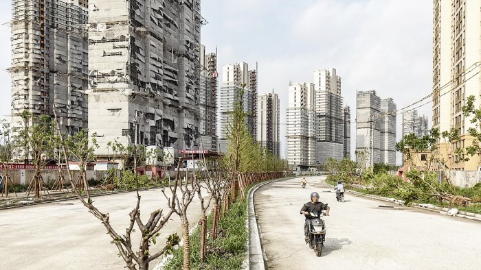 Krisis properti menghantam China. Jutaan rumah kosong, meskipun penduduk mencapai miliaran. (©Qilai Shen/Bloomberg | A development in Shanghai)