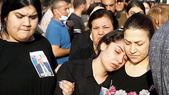 Banyak dari korban yang tewas dikuburkan sehari setelah bencana kebakaran. (Reuters)