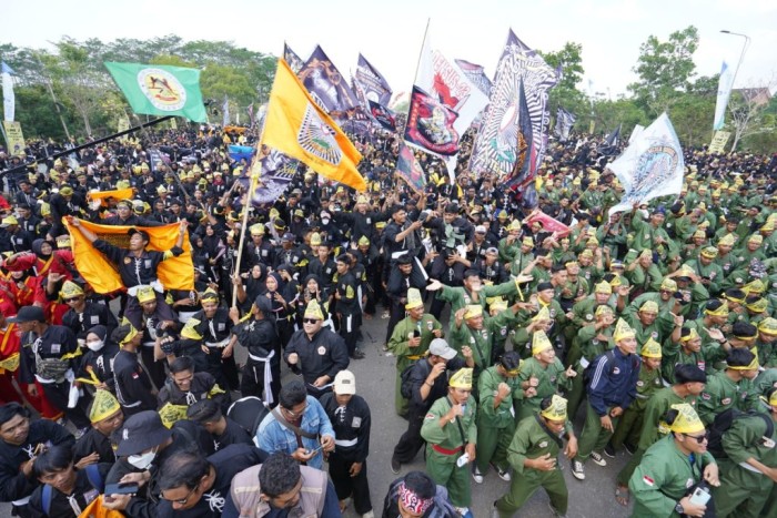 10.000 ribu Pesilat Bergerak, pemecahan Rekor MURI silat dilaksanakan tepat di Hari Sumpah Pemuda di halaman Kantor Gubernur Kalsel di Banjarbaru, Sabtu (28/10/2023).. (SuarIndonesia/HUmas)