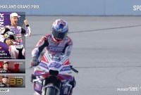 PEBALAP Prima Pramac, Jorge Martin berselebrasi usai menjuarai MotoGP Thailand 2023 dengan aksi tikung-menikung dramatis di lap-lap terakhir melawan Brad Binder(KTM) dan Francesco Bagnaia (Ducati) di Sirkuit Buriram, Thailand, Minggu (29/10/2023).(SPOTV)