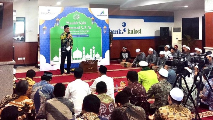 SAMBUTAN- Dirut Bank Kalsel Fachrudin saat memberikan sambutan pada Maulid Nabi Muhammad SAW.(Foto-Humas Bank Kalsel)