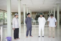 TINJAU proyek APBD Tahun 2023 terkait peremajaan fasilitas Makam Pangeran Syech Haji Muhammad Nafis bin Idris Ibnul Husin Albanjari di Tanjung, Kabupaten Tabalong, Foto Humas