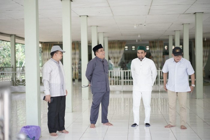TINJAU proyek APBD Tahun 2023 terkait peremajaan fasilitas Makam Pangeran Syech Haji Muhammad Nafis bin Idris Ibnul Husin Albanjari di Tanjung, Kabupaten Tabalong, Foto Humas
