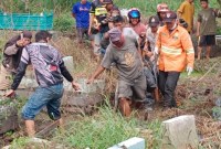 Junaidi alias Junet (30), nekad mengakhiri hidupnya dengan cara menggantungkan diri di sebuah poton dekat kuburan di Jalan Paair Mas GangTembus Ar-Rahman Banjarmasin Barat, Selasa (17/10/2023) pagi. (SuarIndonesia.com,/DO