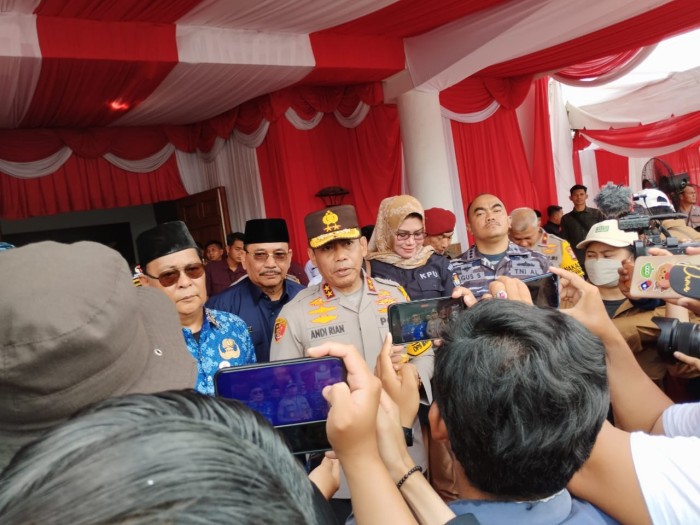 Kapolda Kalsel, Irjen Pol Andi Rian R Djajadi, di sela apel gelar pasukan Operasi Mantap Brata 2023-2024 di depan Balai Kota Banjarbaru, Selasa (17/10/2023). (SuarIndonesia/RW)