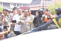 Kapolda Kalsel, Irjen Pol Andi Rian R Djajadi didampingi Karo SDM, Kombes Pol Muhammad Arif Sugiarto, Kabid Humas, Kombes Pol Mochammad Rifa’i dan Direktur Reskrimum, Kombes Pol Erick Frendriz. (SuarIndonesia/ZI)