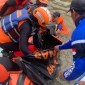 -Relawan dari Water Rescue, yang melakukan penyelaman , korban tenggelam bernama Hasan usia 8 tahun, ditemukan, Jum'at (20/10/2023). (SuarIndonesia/DO)