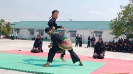 Memperingati Hari Santri, ratusan pendekar Pagar Nusa Kalimnatan Selatan (Kalsel) dan Kalimantan Tengah (Kalteng) berkumpul di pemurus dalam Kecamatan Banjarmasin Selatan, Minggu (22/10/2023) (SuarIndonesia/ HM)