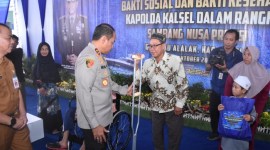 Polda Kalsel) Bakti Sosial dan Bakti Kesehatan dalam rangka Sambang Nusa Presisi, Selasa (24/10/2023). (SuarIndonesia/ZI)