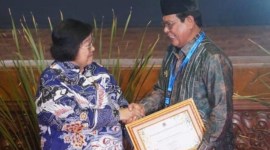 Paman Birin, dianugerahi Penghargaan Festival Program Kampung Iklim (ProKlim) 2023 oleh Kementerian Lingkungan Hidup dan Kehutanan (LHK) RI. (SuarIndonesia/Humas)