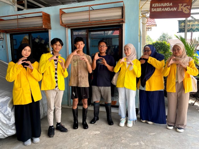 Tim PKM Riset Eksakta yang terdiri dari Mahasiswa program studi Fakultas FMIPA dan mahasiswa Program Studi Teknik Lingkungan Fakultas Teknik. (SuarIndonesia/SU)