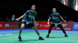 Febriana Dwipuji Kusuma/Amalia Cahaya Pratiwi kandas di babak perempatfinal Denmark Open 2023. Ganda putri Indonesia itu takluk usai berjuang tiga gim 21-17, 14-21, dan 17-21, melawan Mayu Matsumoto/Wakana Nagahara. (Foto: PBSI)