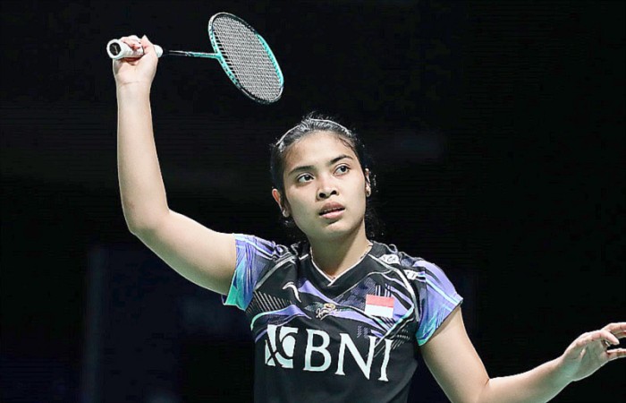 Gregoria Mariska Tunjung berhasil melaju ke 16 besar Denmark Open 2023 setelah mengalahkan Nozomi Okuhara 21-11 dan 21-12. (Twitter/@INABadminton)