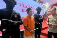 Kapolda Kalsel, Irjen Pol Andi Rian R Djajadi saat menggelar konfrensi pers pengungkapan itu di Aula Mathilda Batlayeri Mapolda Kalsel, hari ini Jumat (27/10/2023) (SuarIndoesia/ZI)