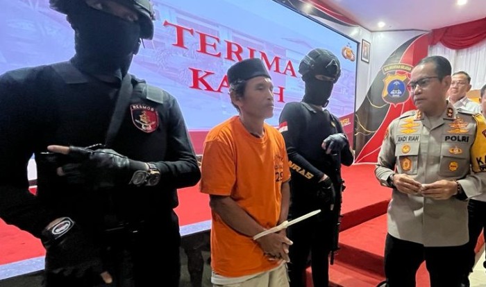 Kapolda Kalsel, Irjen Pol Andi Rian R Djajadi saat menggelar konfrensi pers pengungkapan itu di Aula Mathilda Batlayeri Mapolda Kalsel, hari ini Jumat (27/10/2023) (SuarIndoesia/ZI)