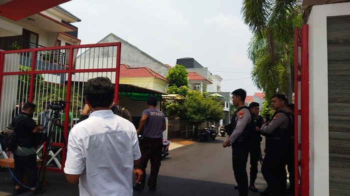 rumah-ketua-kpk-firli-bahuri-di-bekasi-digeledah. (kurniawandetikcom