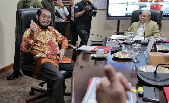 KETUA Majelis Kehormatan Mahkamah Konstitusi (MKMK) Jimly Asshiddiqie bersiap memimpin sidang pemeriksaan Ketua Mahkamah Konstitusi Anwar Usman dalam kasus dugaan pelanggaran kode etik hakim konstitusi di Gedung Mahkamah Konstitusi, Jakarta, Selasa (31/10/2023). (CNN Indonesia/Adhi Wicaksono)